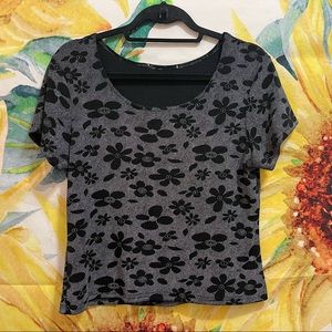 VINTAGE | Women’s Floral Stretch Black and White Crop Top